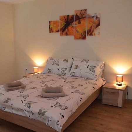 Apartment Marija Sremska Mitrovica Buitenkant foto