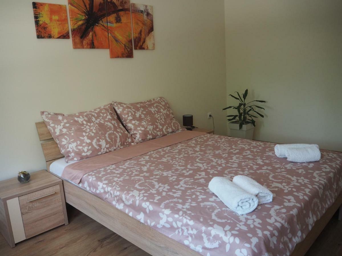 Apartment Marija Sremska Mitrovica Buitenkant foto