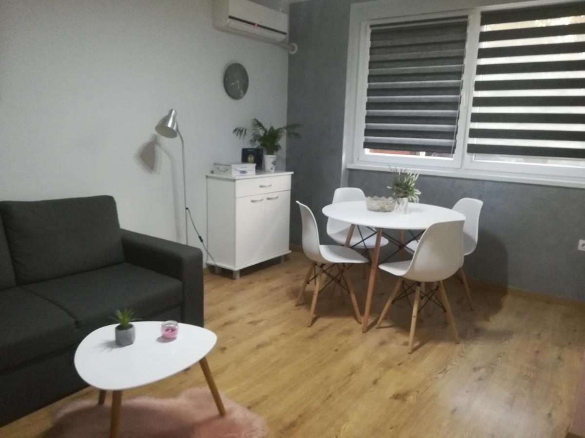 Apartment Marija Sremska Mitrovica Buitenkant foto