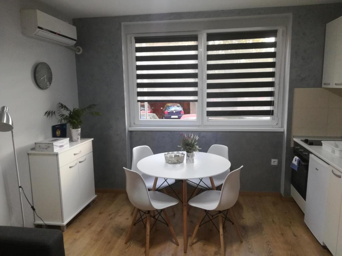 Apartment Marija Sremska Mitrovica Buitenkant foto